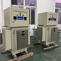 Stabilisateur triphasé AC en cuivre 50Hz/60Hz à bain d'huile 500KVA 800KVA avec réservoir scellé pour chantiers navals, postes de transformation et fabricants d'équipements électriques (OEM)