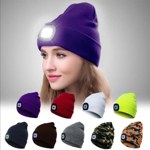 Cappello Luminoso LED Invernale Best Seller, Berretto Lavorato a Maglia con Luce LED per Passeggiate Notturne, Sport all'Aperto, Pesca, per Uomini e Donne - Product Image 1