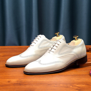 Chaussures décontractées en cuir véritable tendance, confortables et polyvalentes, chaussures en cuir pour hommes, chaussures en cuir formelles pour affaires, gravées - Product Image 1