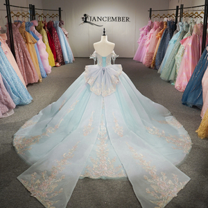 ชุดราตรีงานเลี้ยงสีฟ้าอ่อนแบบเปิดไหล่ ผ้าลูกไม้ organza แต่งลายดอกไม้ปัก พร้อมชายกระโปรงยาวแบบchapel train สไตล์โรแมนติก รุ่น 6946 - Product Image 4