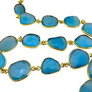 Chaîne connectrice à facettes en calcédoine bleue naturelle, forme libre, 15 à 20 mm, plaqué laiton, vendue au mètre - Product Image 1