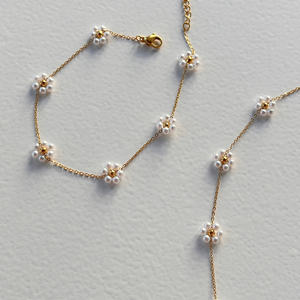 Conjunto de Collar y Pulsera de Cadena de Acero Inoxidable Chapado en Oro de 18k Resistente al Deslustre Joyería de Moda para Mujer con Delicada y Bonita Flor de Perla - Product Image 4