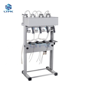 Pequeña máquina semiautomática de llenado de botellas a escala líquida de agua y aceite - Product Image 4