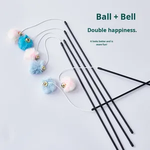 Bacchetta Giocattolo Interattiva per Gatti con Pallina <span class=keywords><strong>di</strong></span> Pelliccia, Campanello e Asta Lunga Multicolore, Realizzata in Plastica e Pelliccia, Prodotto in Cina - Product Image 3