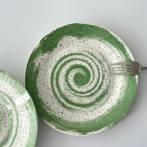 Platos de cerámica en espiral artísticos multicolores, verde, blanco con motas negras, elegante vajilla de comedor para el hogar para servir y decorar alimentos - Product Image 2