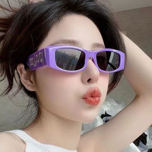 Lunettes de soleil élégantes pour femmes avec imprimé lettres, protection UV400, monture PC, couleur rouge, style Y2K tendance, mode Instagram, lunettes de soleil streetwear - Product Image 4