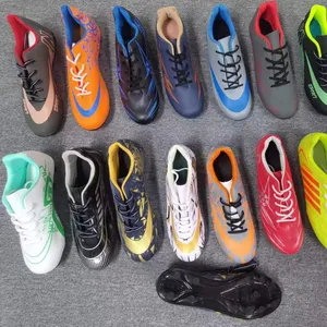 Fábrica al por mayor nuevos niños al aire libre entrenamiento atlético zapatos de fútbol hombres zapatos de fútbol profesional en Stock