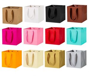 ถุงกระดาษสีขาวพิมพ์โลโก้ตามสั่ง แบบคลาสสิก รีไซเคิลได้ สำหรับใส่สินค้ากลับบ้าน - Product Image 2