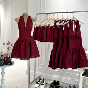 Vestido Mini con Cuello Halter y Corte Evase, Transpirable, Femenino, de Poliéster Tejido, Vestido de Fiesta, Fábrica de Ropa OEM Vietnam, Vestido Midi con Cuello Halter - Product Image 1