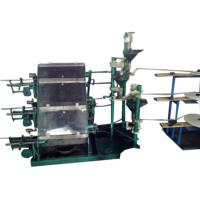 Machine à fabriquer des mèches humides pour feux d'artifice pyrotechniques