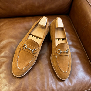 Mocasines de verano Horse Clench Lofou de punta redonda con pedales de un solo pie, color marrón dorado, con piel volteada, hechos a mano, con suela de cuero Goodyear - Product Image 1