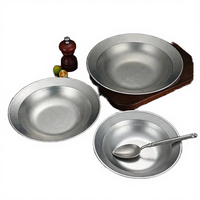 Plaque en acier inoxydable de style classique avec motif personnalisé |   Plat de service en métal épais et durable |   Nouilles pour salade de fruits, compatibles lave-vaisselle