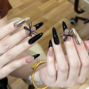 Ongles press-on de luxe faits à la main, noirs et argentés, avec décoration en dentelle et nœud, pour usage quotidien et soirées. Fournitures pour ongles. - Product Image 1