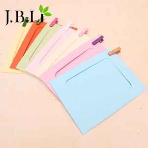 Cadre <span class=keywords><strong>photo</strong></span> en papier paysage coloré simple de haute qualité, personnalisable, cadres en carton multi-tailles avec pinces, commandes OEM acceptées - Product Image 1