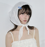 Écharpe triangulaire en coton brodée de petites fleurs pour femmes, idéale pour le printemps et l'été, accessoire polyvalent pour la tête