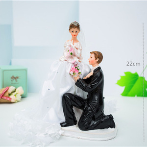 ตุ๊กตาแต่งงานติดเค้ก 22 ซม. คู่บ่าวสาว ของตกแต่งงานแต่งงาน - Product Image 1