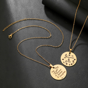 Collar con colgante de amor para madre e hija, de acero inoxidable, dorado, redondo, regalo para el Día de la Madre, joyería con tarjeta - Product Image 3