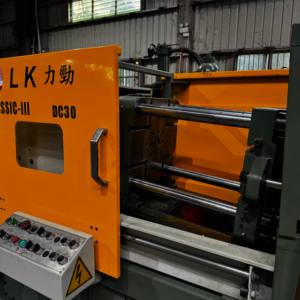 آلة صب بالضغط الحراري أوتوماتيكية لصناعة سلاسل المفاتيح من سبائك الزنك مع محرك 380 فولت 7.5 كيلو واط - Product Image 3