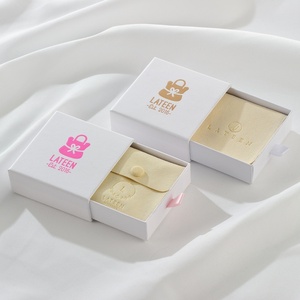 ถุงใส่เครื่องประดับกำมะหยี่ไมโครไฟเบอร์สีพื้นแบบมีฝาปิดและกระดุม - Product Image 6
