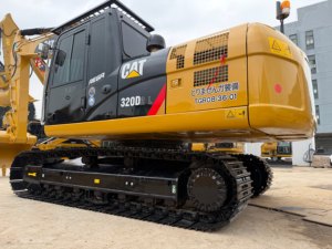 Excavatrice sur chenilles CAT 320D2L d'occasion, classe 20 tonnes, moteur CAT C7.1 d'origine, bon état pour les travaux de terrassement et de construction - Product Image 6