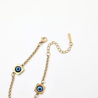 Bracelet chaîne classique bleu marine et blanc avec trois breloques espacées, en acier inoxydable plaqué or, avec fermoir mousqueton et rallonge, pour soirée méditerranéenne