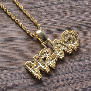 จี้ห้อยคอรูปตัวอักษร GANG ประดับเพชร CZ แบบไมโครเพฟ บนตัวเรือนทองเหลืองชุบทอง พร้อมสร้อยคอทองเหลือง - Product Image 4