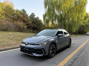 Volkswagen Golf 2025 Usado, Modelo Facelift 2 300TSI R-Line, Gasolina, 5 Puertas, 5 Asientos, Hatchback - Product Image 1