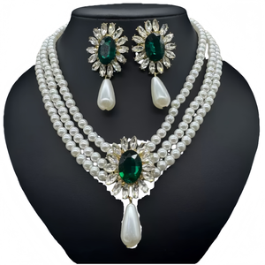 Set di gioielli geometrici in perle e cristallo-girocollo multistrato con orecchini abbinati - Product Image 4