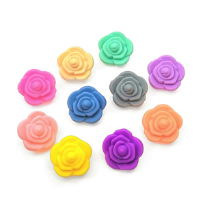 Cuentas de silicona con forma de flor, grado alimenticio, mordedor de rosa para bebé de 20 mm, cuentas colgantes para collar de lactancia y chupete - Product Image 5
