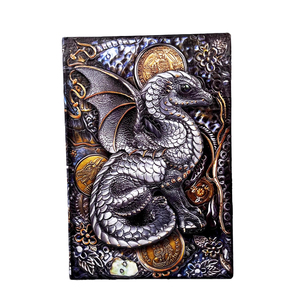 Bán Buôn Tùy Chỉnh Bìa Cứng Máy Tính Xách Tay <span class=keywords><strong>3D</strong></span> Retro Rồng Con Công Lập Thể Dập Nổi Logo Kế Hoạch Giả Da Bìa Tạp Chí - Product Image 1