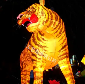 Lanterne de tigre personnalisée de grande taille à éclairage extérieur à LED pour décoration de festival à motif animal