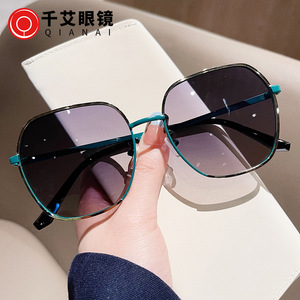 แว่นกันแดด Qianai Irregular Metal รุ่น UV400 โพลาไรซ์ สำหรับทุกเพศ แบบที่ 3 กรอบสีดำ เลนส์ PC - Product Image 1