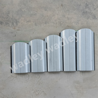 Machine de formage de rouleaux de clôture Palisade, ligne de production automatique à grande vitesse avec contrôleur PLC pour tôles métalliques ondulées