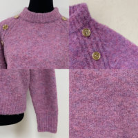 Pull en maille à col montant, couleur unie, avec détail bouton sur l'épaule, en maille moelleuse effet mohair, coupe ample et décontractée