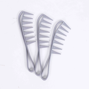 <span class=keywords><strong>Pettini</strong></span> per Styling ionici <span class=keywords><strong>a</strong></span> <span class=keywords><strong>denti</strong></span> <span class=keywords><strong>larghi</strong></span> di squalo antistatico in plastica per capelli in ABS Il salone utilizza <span class=keywords><strong>pettini</strong></span> per capelli <span class=keywords><strong>a</strong></span> <span class=keywords><strong>denti</strong></span> grandi alla moda - Product Image 3