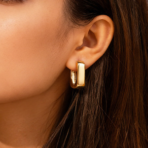 Pendientes de Aro Geométricos en Oro de 18K, Aleación de Zinc, Forma de U, Joyería de Moda para Mujer para Fiestas - Product Image 1