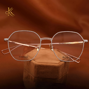 Gafas Brillantes con Aspecto de Diamante, Diseño Chic Extragrande y Estructura de Lentes Suave y Aerodinámica para Uso Diario, de la India - Product Image 1