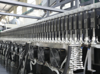 Machine de soufflage automatique de bouteilles PET avec composants PLC Mitsubishi, force de serrage de 8000 kN, capacité de bouteille de 2 L, moteur neuf