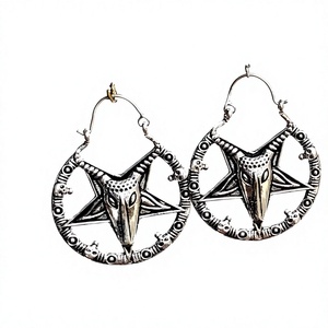 Boucles d'oreilles en laiton rondes minimalistes faites à la main pour femmes motif Animal bohème Simple personnalisé exclusif pour les mariages - Product Image 1