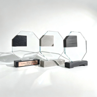 Achteckige Kristalltrophäe mit Naturmarmor-Einlage und Individueller Lasergravur für Geschäftliche Anerkennungspreise