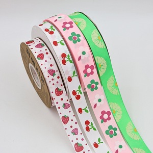 Cinta degradada multicolor con detalle impreso personalizado para un empaque de regalo festivo único - Product Image 1
