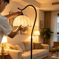 Lampe de sol LED verticale intégrée en fer, trois couleurs, style célébrité internet américaine, pour salon, table basse, chambre à coucher, chevet
