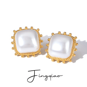 Pendientes de Perlas Cuadradas Yueli, Chapados en Oro de 18k, Engaste de Bisel, Diseño Geométrico para Uso Diario - Product Image 1