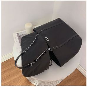 กระเป๋าแฟชั่นผู้หญิงกันน้ำกระเป๋าโท้ทหนัง PU มีโซ่กระเป๋าช้อปปิ้งโลโก้ออกแบบได้ตามต้องการ - Product Image 3