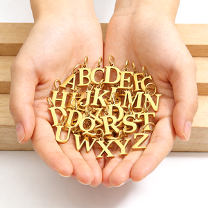 Dijes de Letras de Acero Inoxidable con Baño de Oro PVD de 18K, Colgantes Iniciales de la A a la Z, Hipoalergénicos, Resistentes al Deslustre, para Joyería DIY al por Mayor - Product Image 3