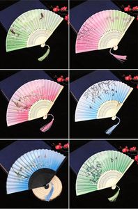 Éventail japonais en satin blanc à motif floral, cadre en bambou, art populaire sculpté, souvenirs de mariage – I AM YOUR FANS - Product Image 4