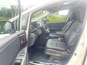 Honda Odyssey Hybrid 2.0L MPV Usata Premium con Sistema Ibrido Durevole e Bassi Costi di Manutenzione - Product Image 4