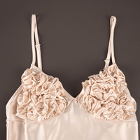 Magnifique robe longue en satin champagne, faite à la main avec des appliques florales, col cœur, robe élégante et soyeuse pour les soirées et les banquets