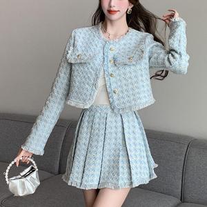 여성 사용자 정의 순수 폴리 에스테르 크루 넥 버튼 블레이저 미니 주름 스커트 솔리드 핑크 트위드 정장을위한 가을 캐주얼 투피스 세트 - Product Image 6