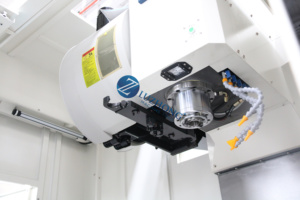 Machine de fraisage CNC à 5 axes VMC1060 de Chine - Product Image 4